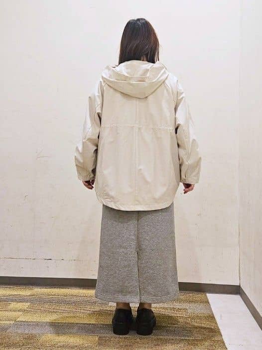 okayuさんの「THE SHOP TK｜◆【撥水】ウエストドロストマウンテンパーカ」を使ったコーディネート