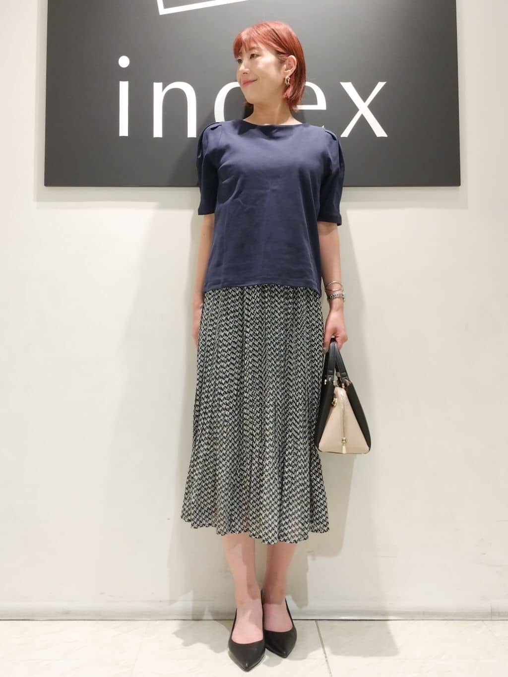 n.さんの「index｜《新色追加》着丈が選べる！プリーツフレアスカート【イージーケア／防シワ／洗濯機洗い可】」を使ったコーディネート