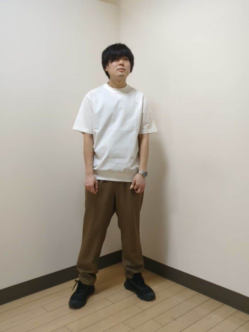 あきやまさんの「TAKEO KIKUCHI｜【抗菌防臭／5サイズ展開】ハイゲージポンチ Tシャツ」を使ったコーディネート