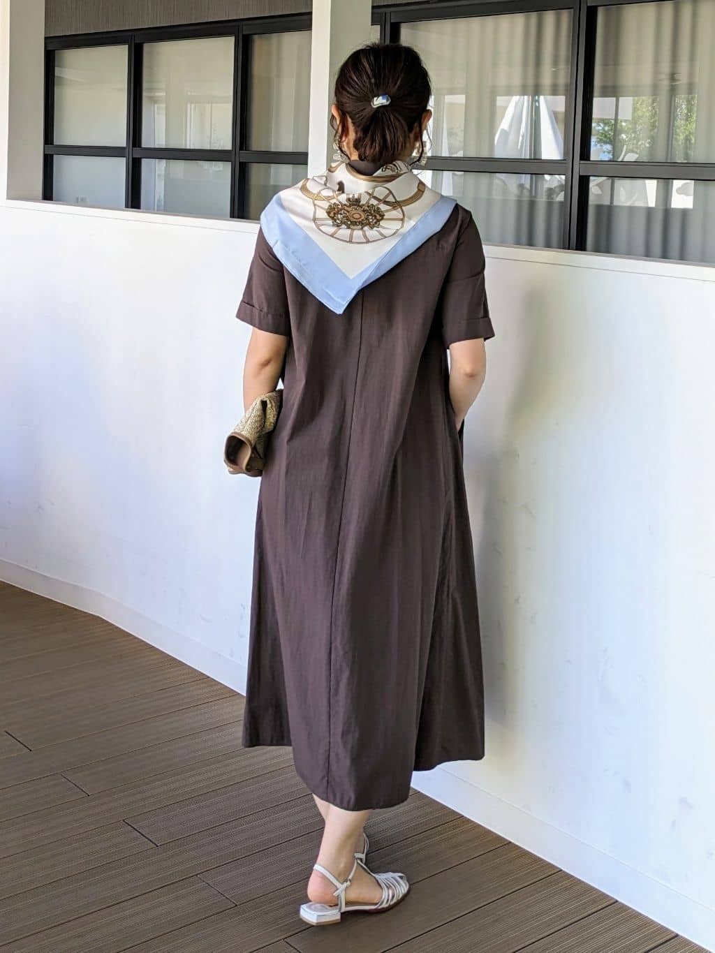 なみきさんの「UNTITLED｜【手洗い／88cm正方形】バイカラーハーネススカーフ」を使ったコーディネート