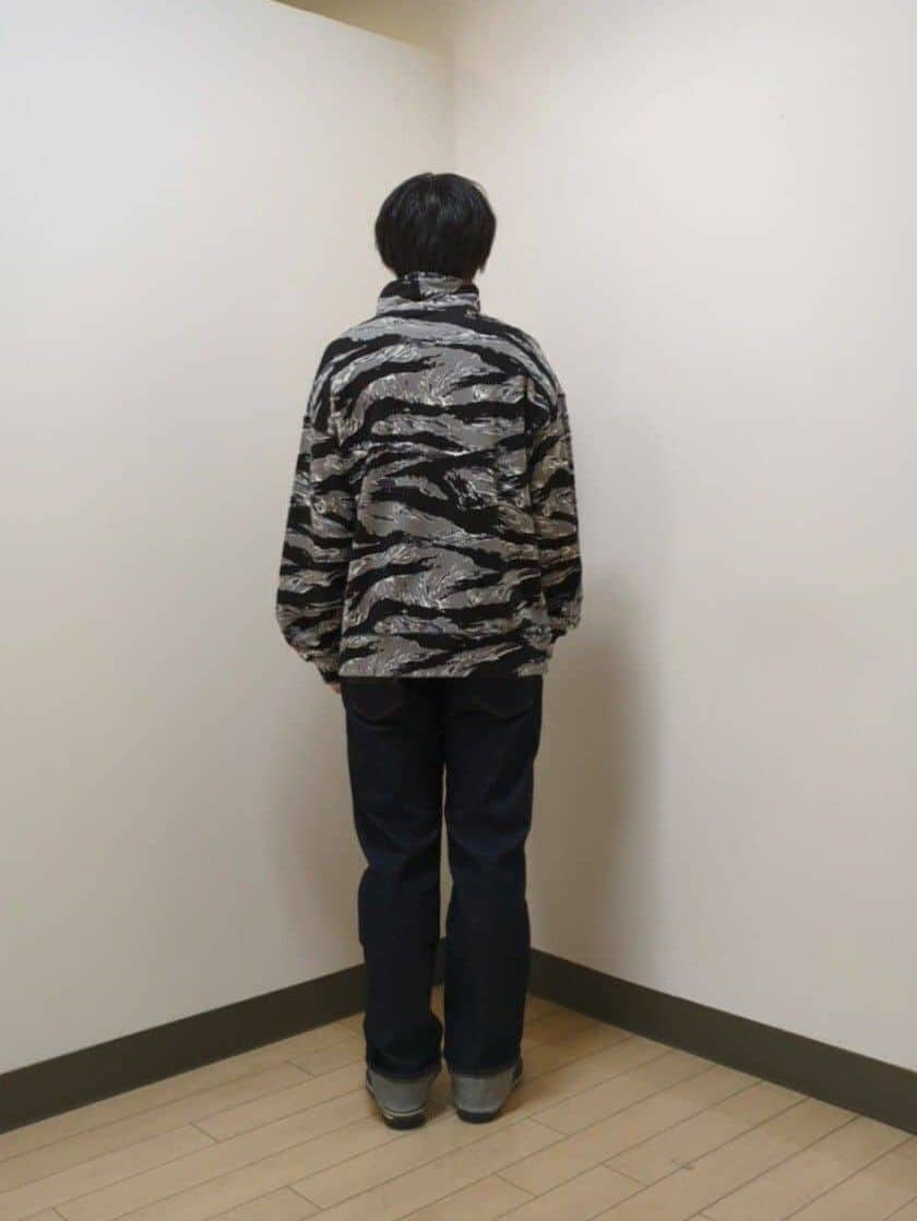 あきやまさんの「TAKEO KIKUCHI｜【モンスターストレッチ】日本製 ワンウォッシュ デニムパンツ」を使ったコーディネート