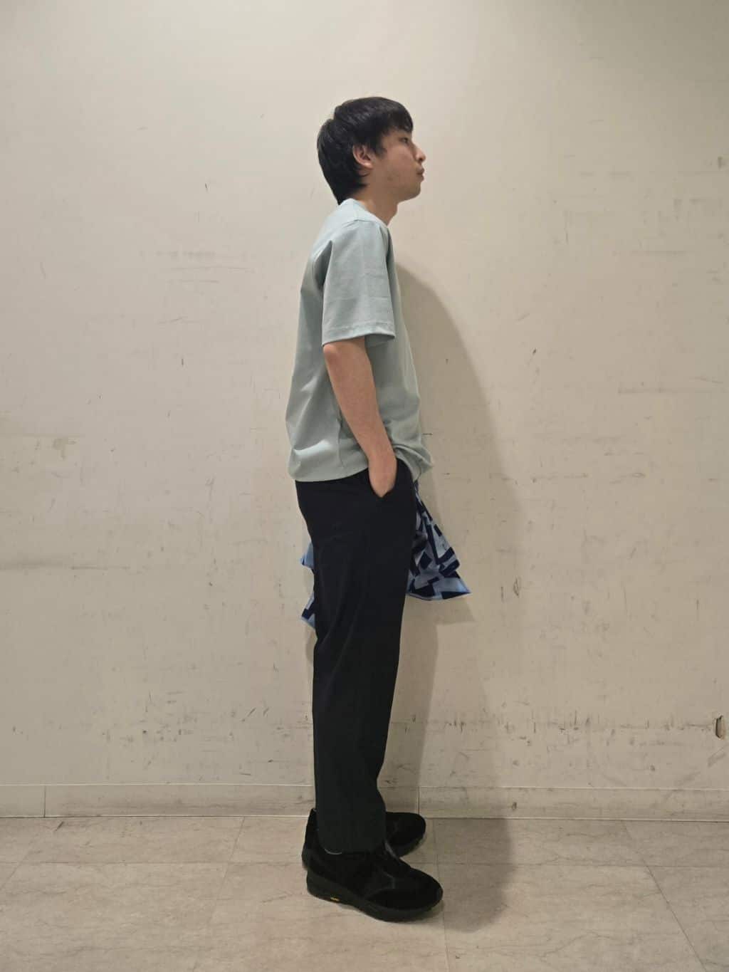 白木駆さんの「TAKEO KIKUCHI｜【抗菌防臭／5サイズ展開】ハイゲージポンチ Tシャツ」を使ったコーディネート
