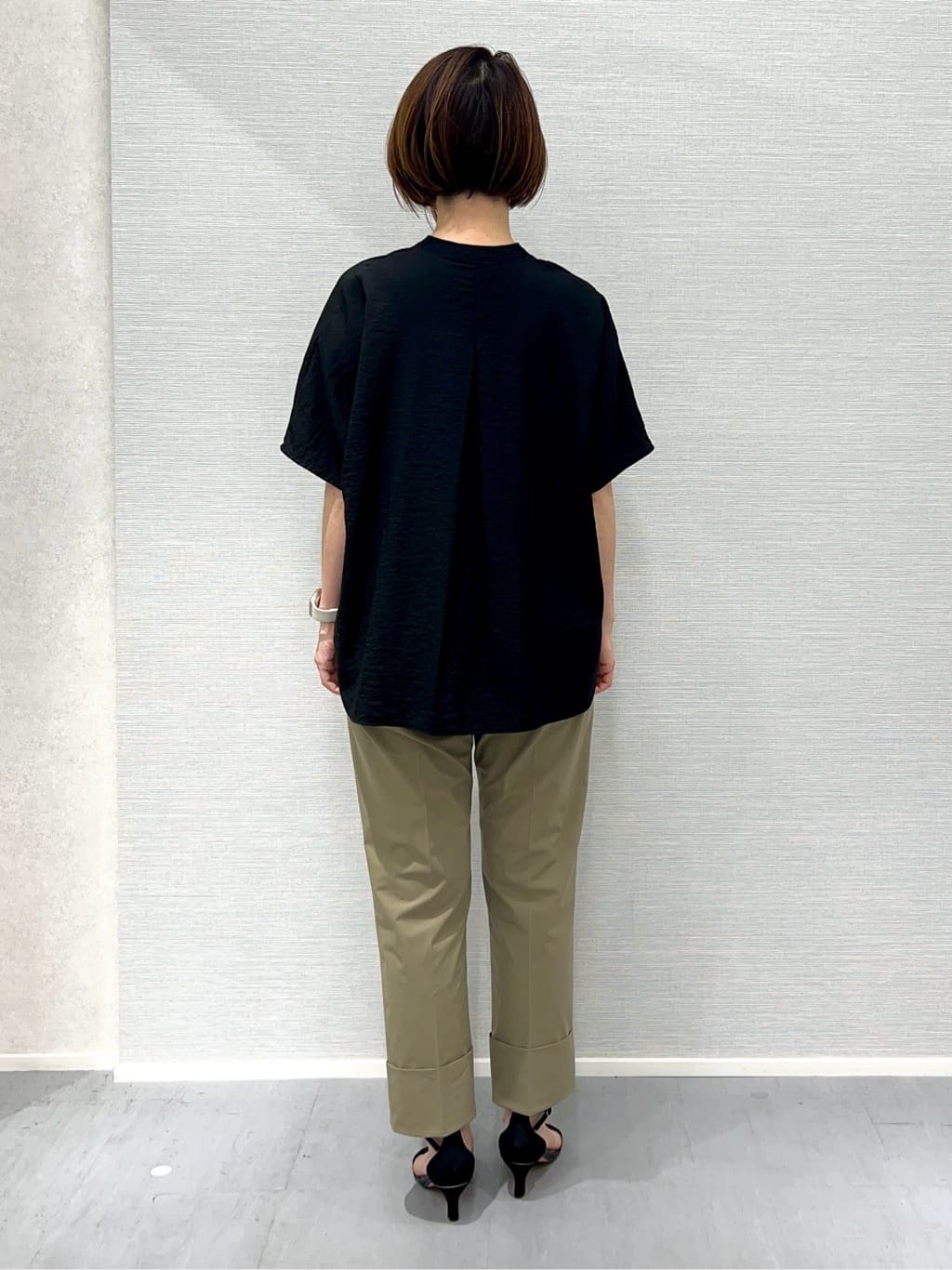 Shinakoさんの「UNTITLED｜【手洗い／88cm正方形】バイカラーハーネススカーフ」を使ったコーディネート