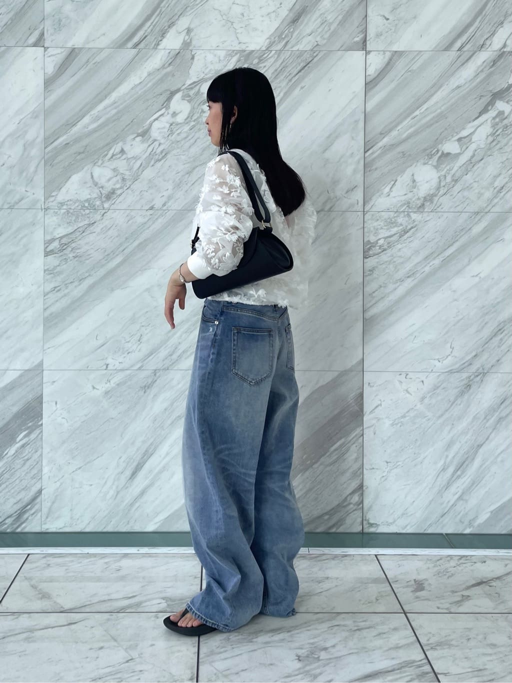 arisaさんの「DRESSTERIOR｜ヴィンテージ加工ワイドデニムパンツ」を使ったコーディネート