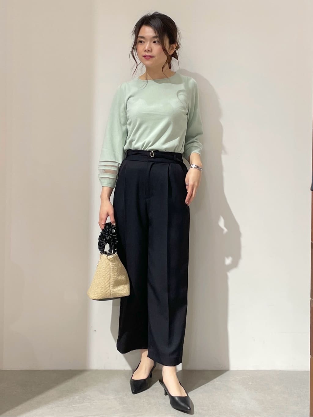 kanahoさんの「OPAQUE.CLIP｜◆ソフトツイルタックワイドパンツ【洗濯機洗い可】」を使ったコーディネート