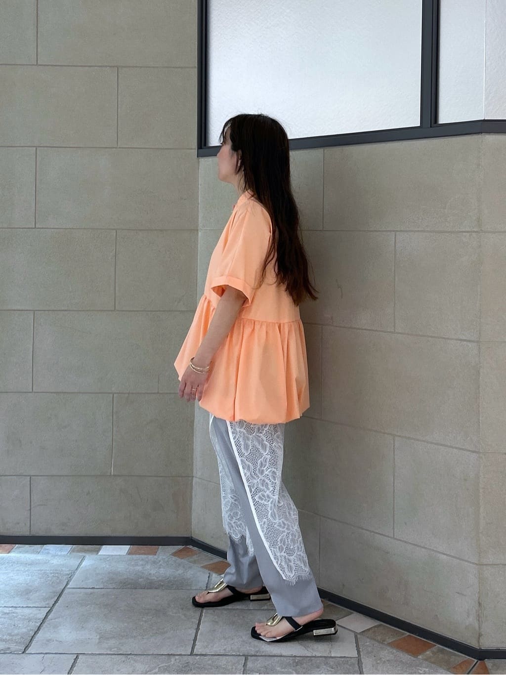 よねさんの「INDIVI｜【接触冷感／セットアップ対応】イージーテーパードパンツ【通勤・セレモニー】」を使ったコーディネート