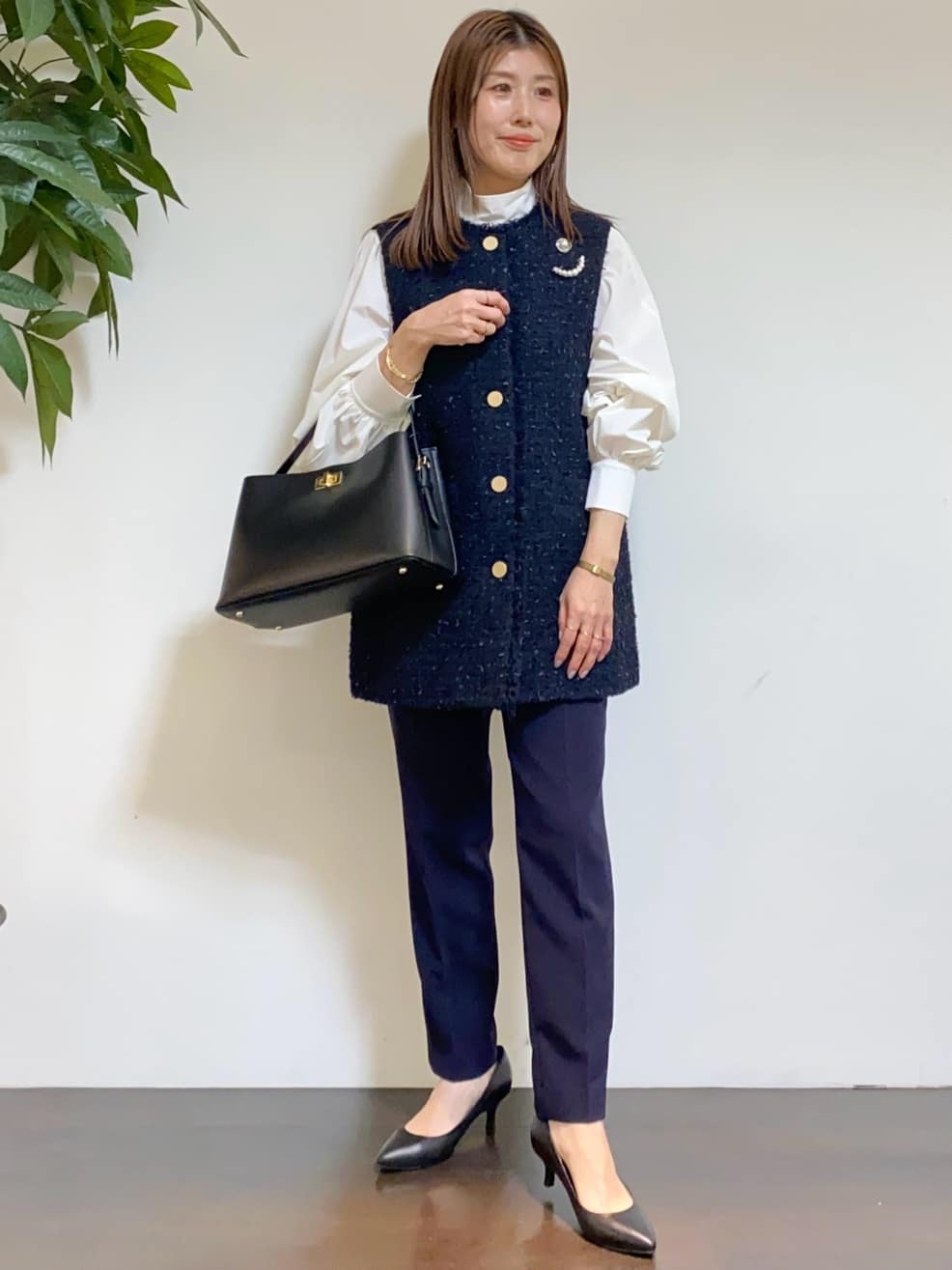 tomoさんの「UNTITLED｜◆【通勤スーツ】タックテーパードパンツ」を使ったコーディネート
