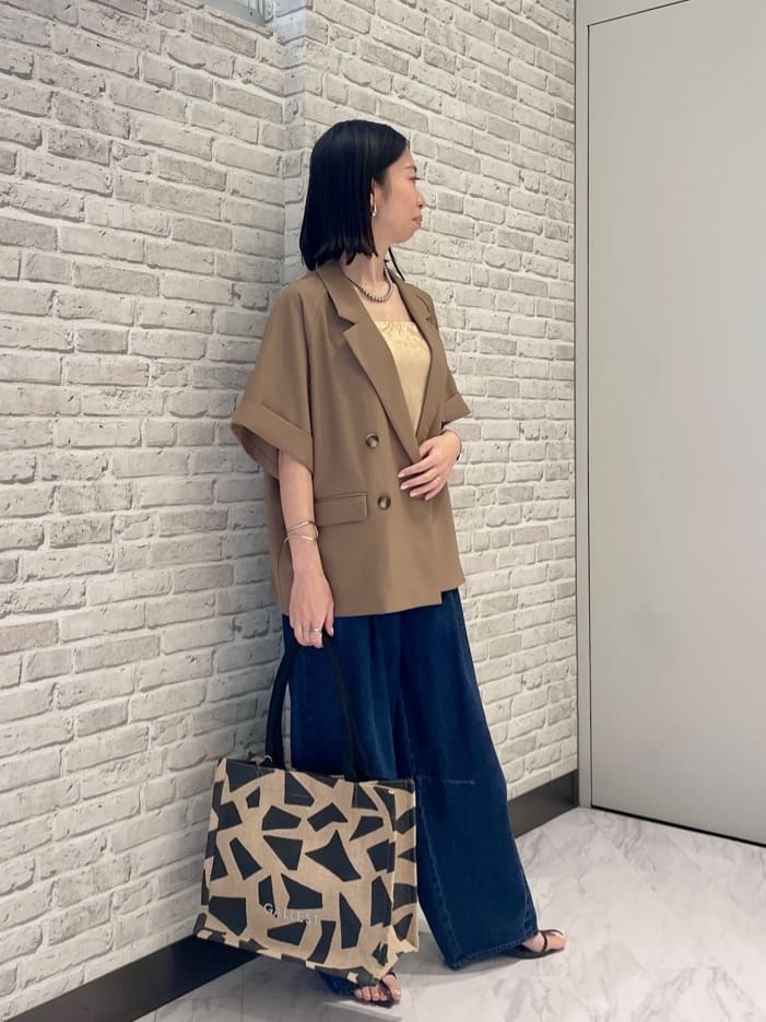 Mikoさんの「INDIVI｜ハイウエストカーブデニム」を使ったコーディネート