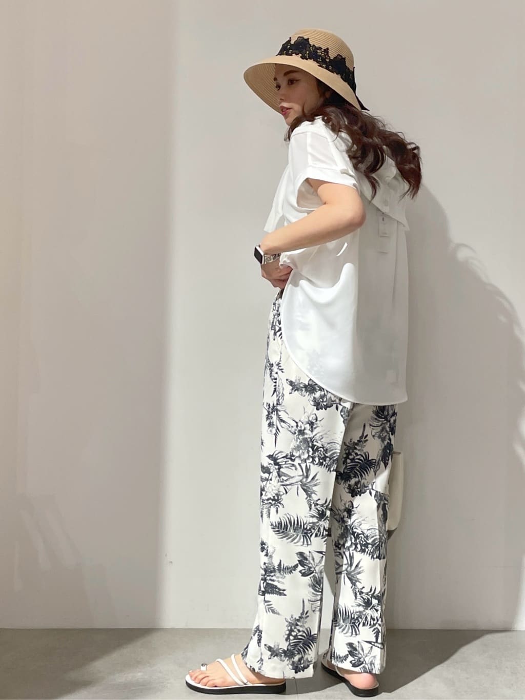 kanahoさんの「OPAQUE.CLIP｜ワイドストラップリブキャミソール【ストレッチ／洗濯機洗い可】」を使ったコーディネート