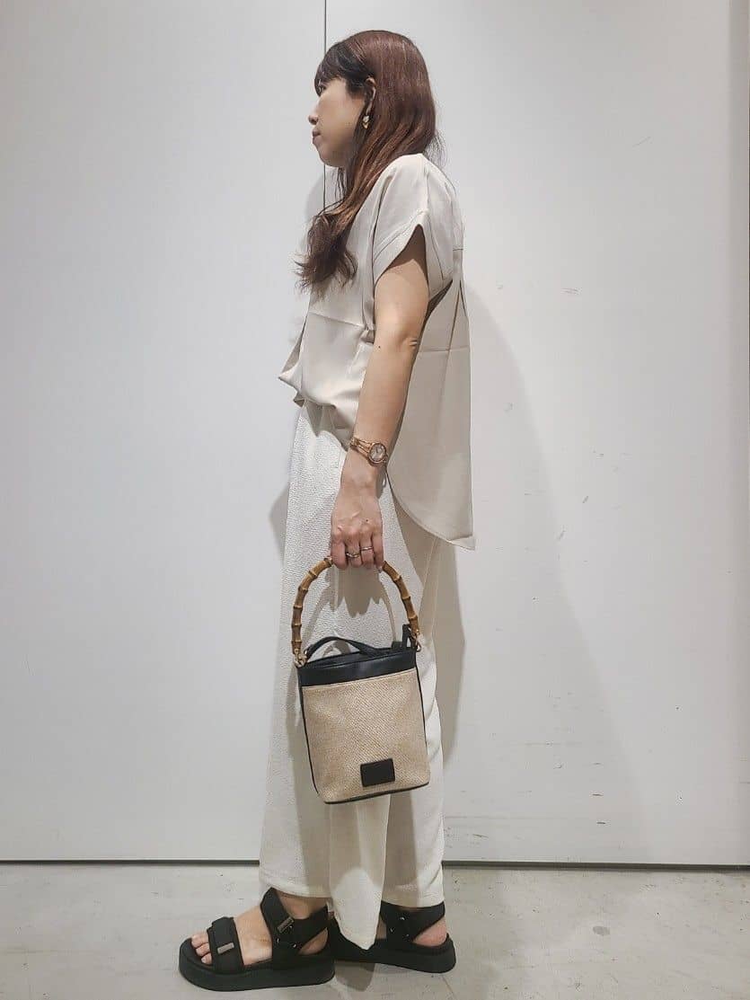 hmさんの「OPAQUE.CLIP｜《7色展開／SS-LLサイズ》ストレッチスキッパーブラウス／セットアップ対応【洗濯機洗い可／防シワ】」を使ったコーディネート