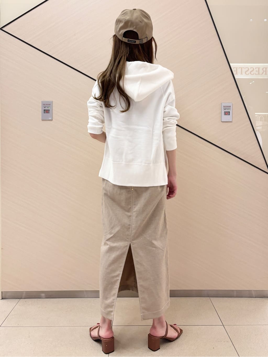清水夏姫さんの「DRESSTERIOR｜【Safari5月号掲載】DRESSTERIORロゴキャップ」を使ったコーディネート