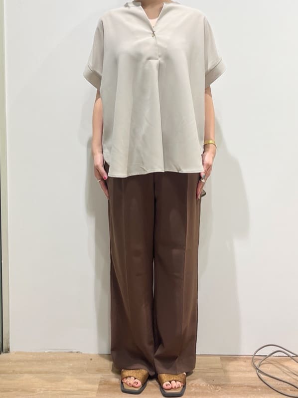chiakiさんの「OPAQUE.CLIP｜《7色展開／SS-LLサイズ》ストレッチスキッパーブラウス／セットアップ対応【洗濯機洗い可／防シワ】」を使ったコーディネート