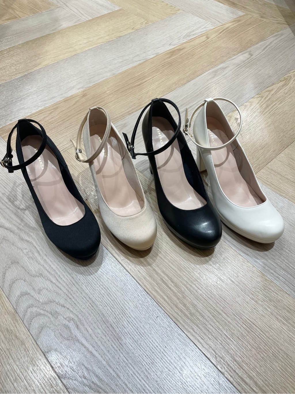 マナミさんの「ESPERANZA｜3WAYチャンキーヒールパンプス」を使ったコーディネート