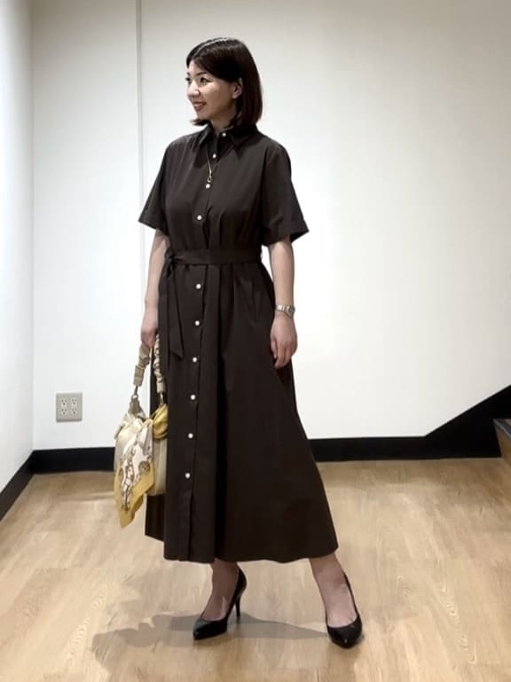 MIKIKOさんの「UNTITLED｜【手洗い／58cm正方形】ベルトプリントスカーフ」を使ったコーディネート