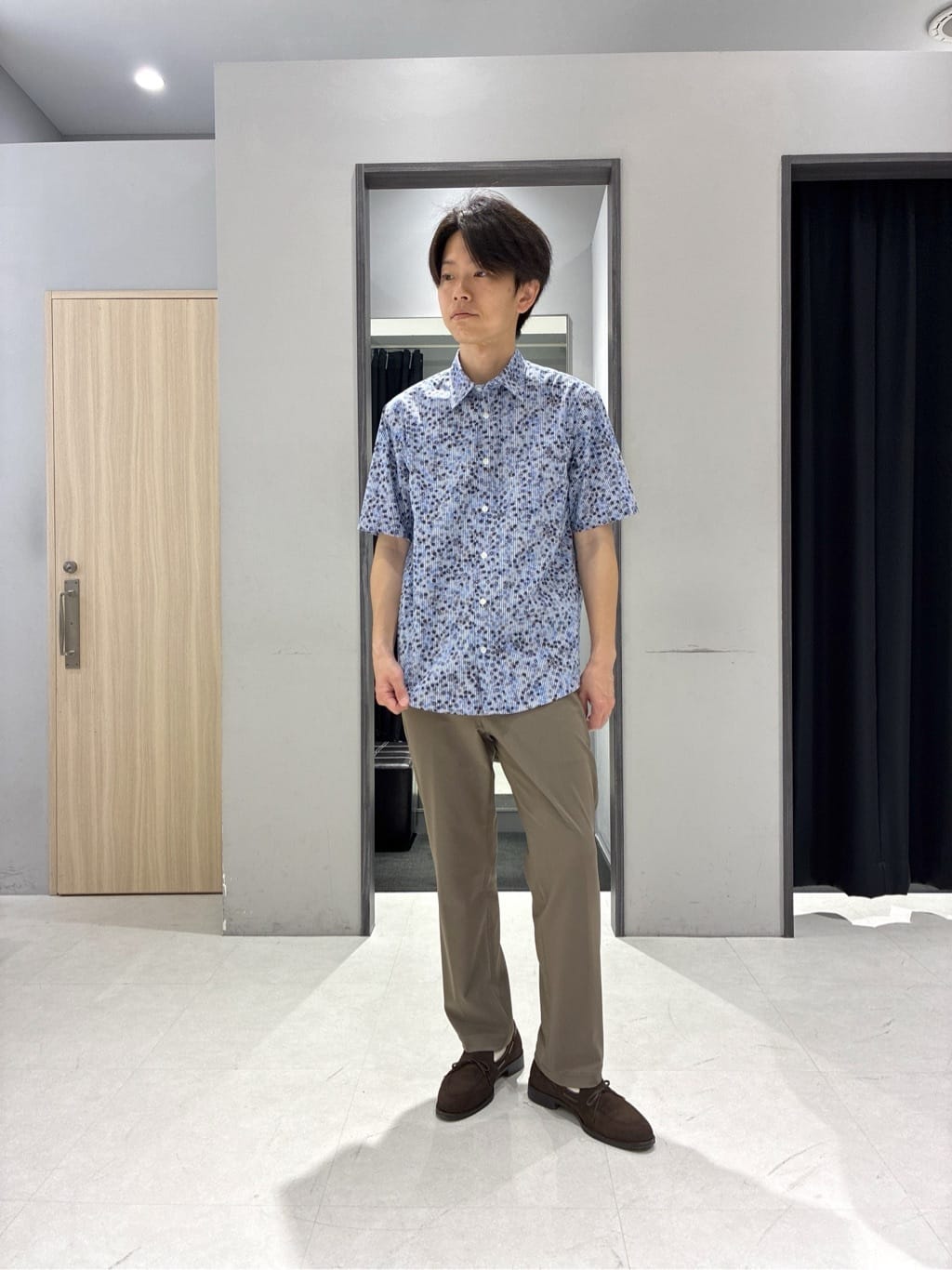 わいずみさんの「TAKEO KIKUCHI｜【360&deg;ストレッチ／セットアップ対応】None Of Stress パンツ」を使ったコーディネート