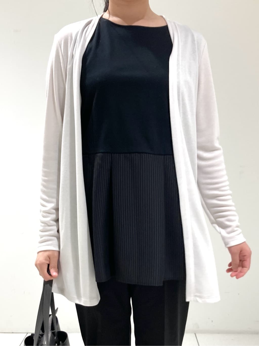 momokoさんの「INDIVI｜【洗える／レイヤードにも活躍】ペプラムインナートップス」を使ったコーディネート