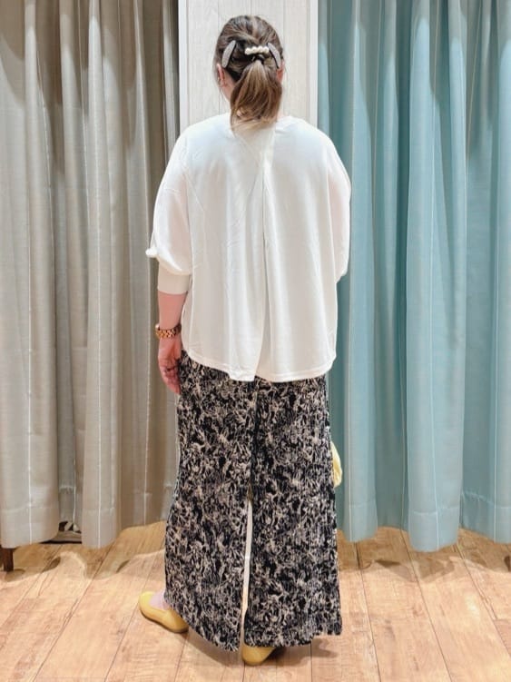 HANAさんの「SHOO･LA･RUE｜◆【洗える/S-LL】体型カバーにも ゆるりと着られる ドルマントップス」を使ったコーディネート