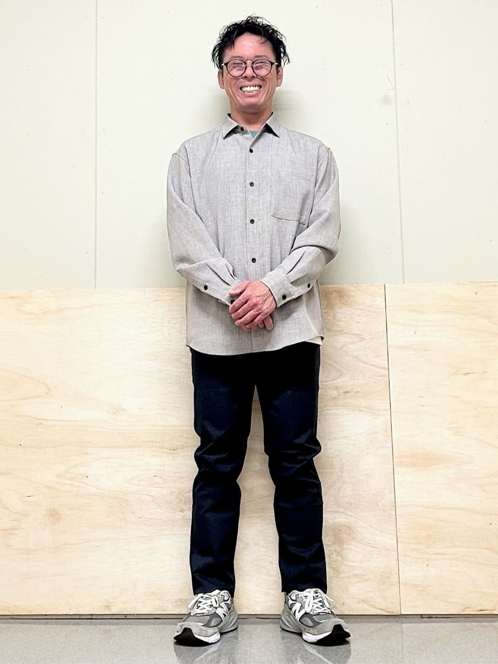KENJI Iさんの「THE SHOP TK｜【オールシーズン穿ける！】7DAYSストレッチへリンボンパンツ　ON&hArr;OFF兼用」を使ったコーディネート