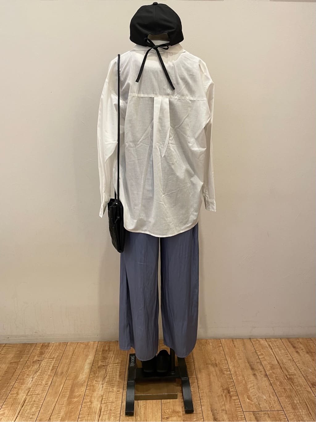 まるよOTさんの「SHOO･LA･RUE｜◆【洗える/S-LL/UV/吸水速乾】洗濯後しわになりにくいリネンブレンドシャツ」を使ったコーディネート