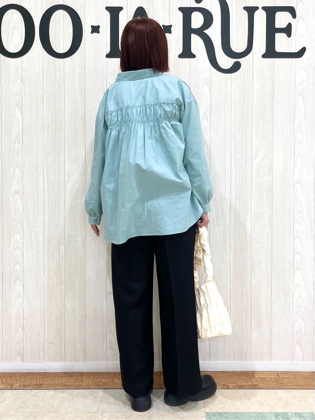 shiiさんの「SHOO･LA･RUE｜◆【洗える】バックギャザーがポイント 綿ワッシャー前開きシャツ」を使ったコーディネート