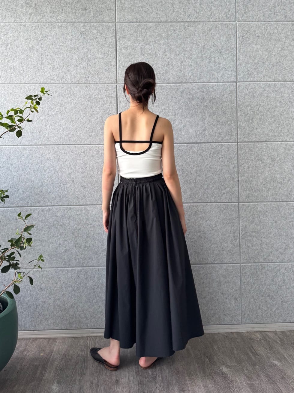 uchi__yamaさんの「CODE A｜side slit volume skirt」を使ったコーディネート