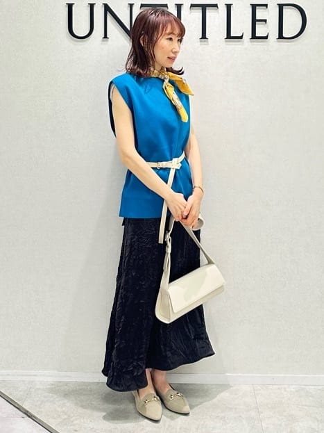 Miwaさんの「UNTITLED｜【手洗い／58cm正方形】ベルトプリントスカーフ」を使ったコーディネート