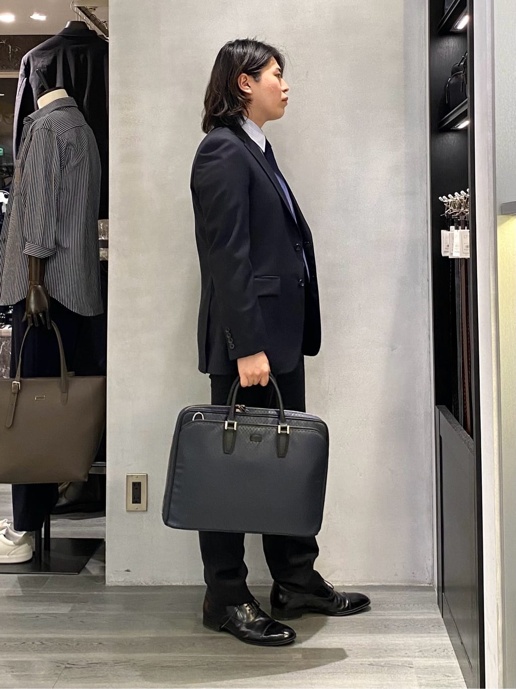 nishiさんの「TAKEO KIKUCHI｜ドビーストライプ ビジネス シャツ」を使ったコーディネート