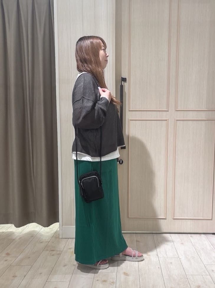 AMI55さんの「SHOO･LA･RUE｜◆キラキラループサンダル」を使ったコーディネート