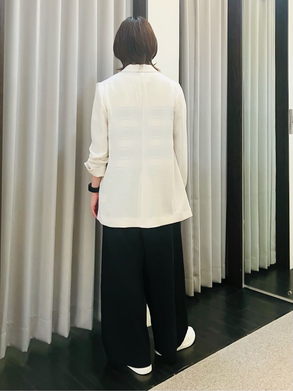 YUKIさんの「INDIVI｜【洗える／UVケア／SETUP可能】ドロストワイドパンツ」を使ったコーディネート