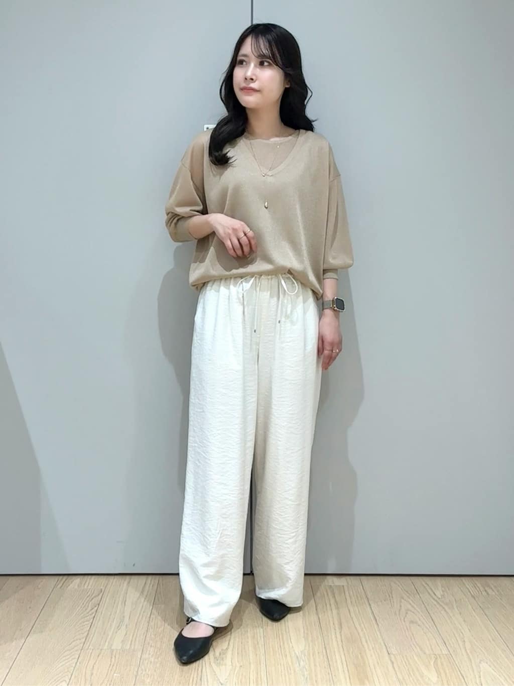 yuriさんの「INDIVI｜◆【洗える／シアーラメ】レイヤード風ニット」を使ったコーディネート