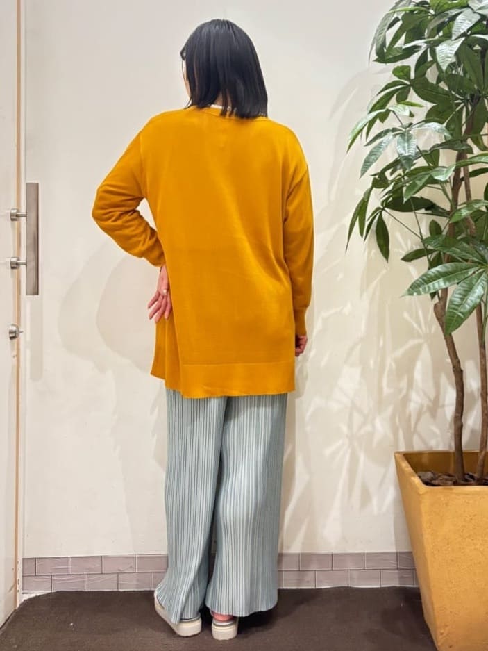 TOWAさんの「SHOO･LA･RUE｜【S-LL/ひんやり/UV】ぷっくりラメプリントロゴTシャツ」を使ったコーディネート