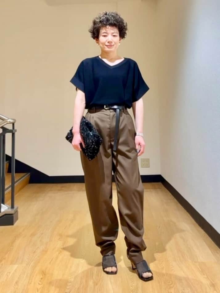MAYUMIさんの「UNTITLED｜◆【オンオフ使える/セットアップ可能】トロピカルウール カーブテーパードパンツ」を使ったコーディネート
