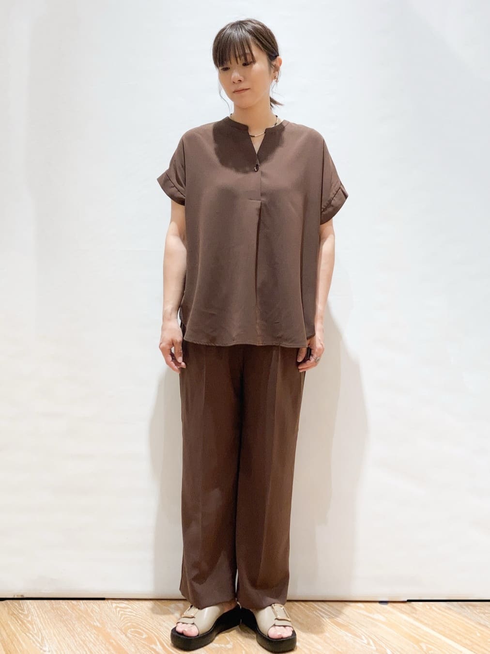 Shihoさんの「OPAQUE.CLIP｜《7色展開／SS-LLサイズ》ストレッチスキッパーブラウス／セットアップ対応【洗濯機洗い可／防シワ】」を使ったコーディネート
