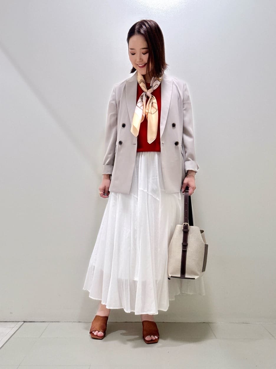 YUIさんの「UNTITLED｜【手洗い／88cm正方形】バイカラーハーネススカーフ」を使ったコーディネート
