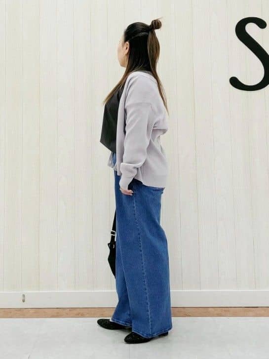 nanahachiさんの「SHOO･LA･RUE｜◆【洗える/S-LL】ドライタッチが心地よい 畦編みVネックカーディガン」を使ったコーディネート