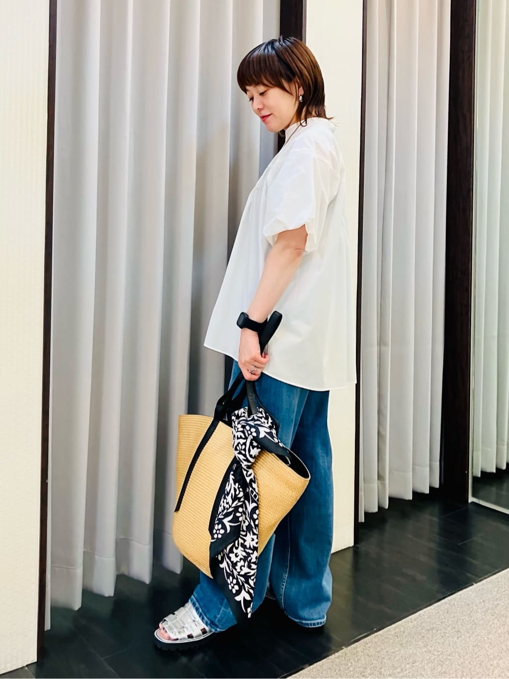 YUKIさんの「INDIVI｜【褒められデニム】ワイドストレート デニムパンツ」を使ったコーディネート