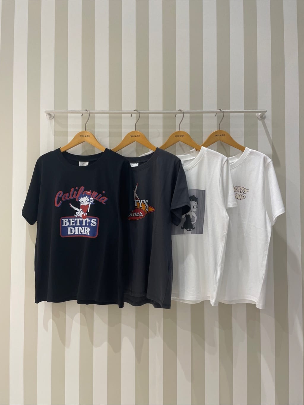 ネコさんの「SHOO･LA･RUE｜◆【軽量】ふわっと軽い 3層ショルダーバッグ」を使ったコーディネート