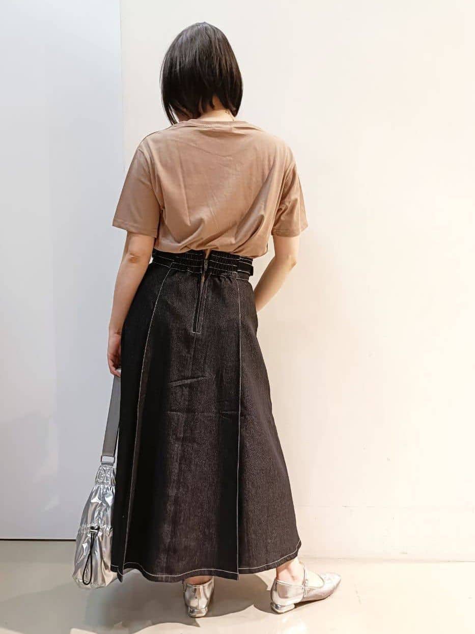 あんさんの「THE SHOP TK｜シーズンレスで使える デニムタックスカート/洗える」を使ったコーディネート
