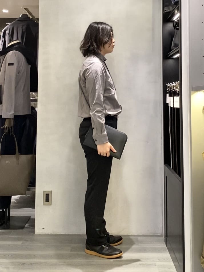 nishiさんの「TAKEO KIKUCHI｜【ONOFF対応】TRダブルニット ストレッチパンツ」を使ったコーディネート