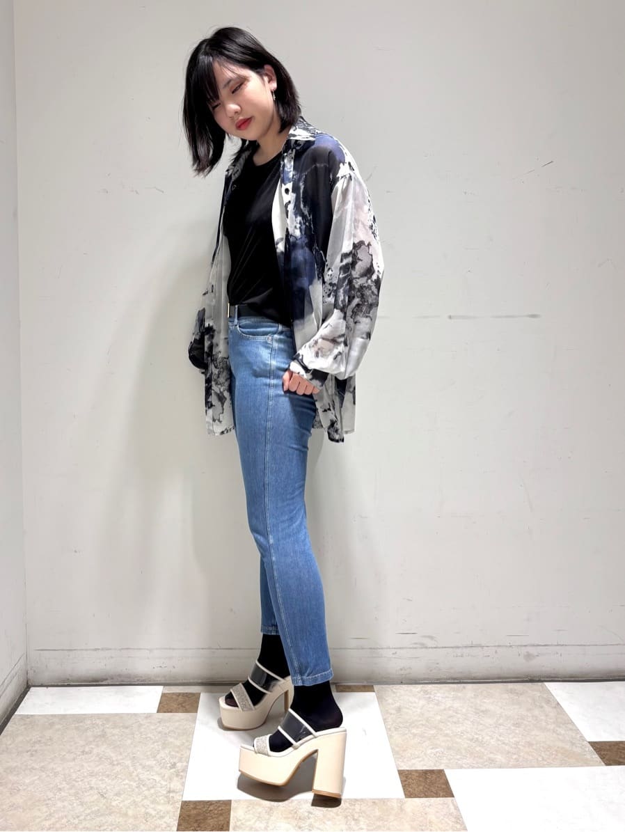 夜桜さんの「ESPERANZA｜【ラク盛り／サンダル】リピーター続出／脚長美脚　ミュールサンダル」を使ったコーディネート