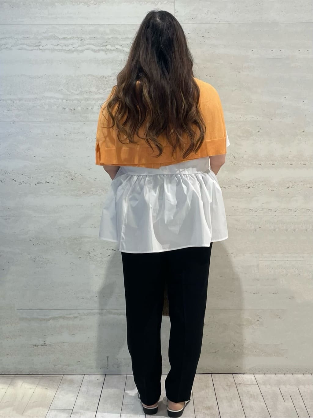 yunさんの「OPAQUE.CLIP｜◆ワイドVネックニットカーディガン【洗濯機洗い可】」を使ったコーディネート