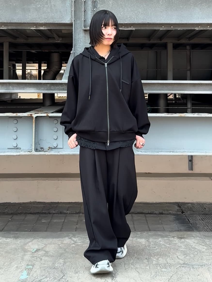 川本葵さんの「tk.TAKEO KIKUCHI｜◆ワンポイントジップパーカー」を使ったコーディネート