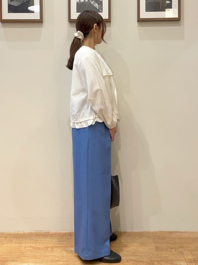 maiさんの「SHOO･LA･RUE｜【S-LL/ひんやり/UV】ぷっくりラメプリントロゴTシャツ」を使ったコーディネート