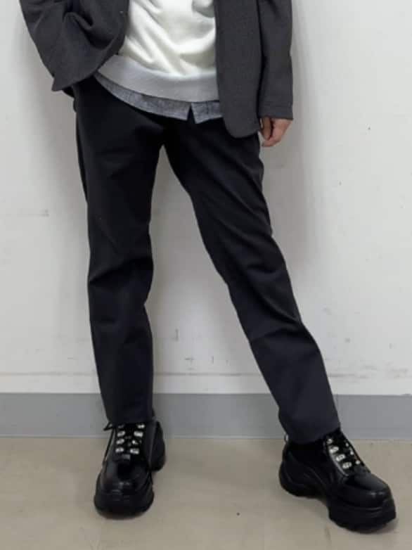 溝端佑太朗さんの「TAKEO KIKUCHI｜【全7サイズ&times;8色展開！】トップマルチヘリンボン パンツ」を使ったコーディネート