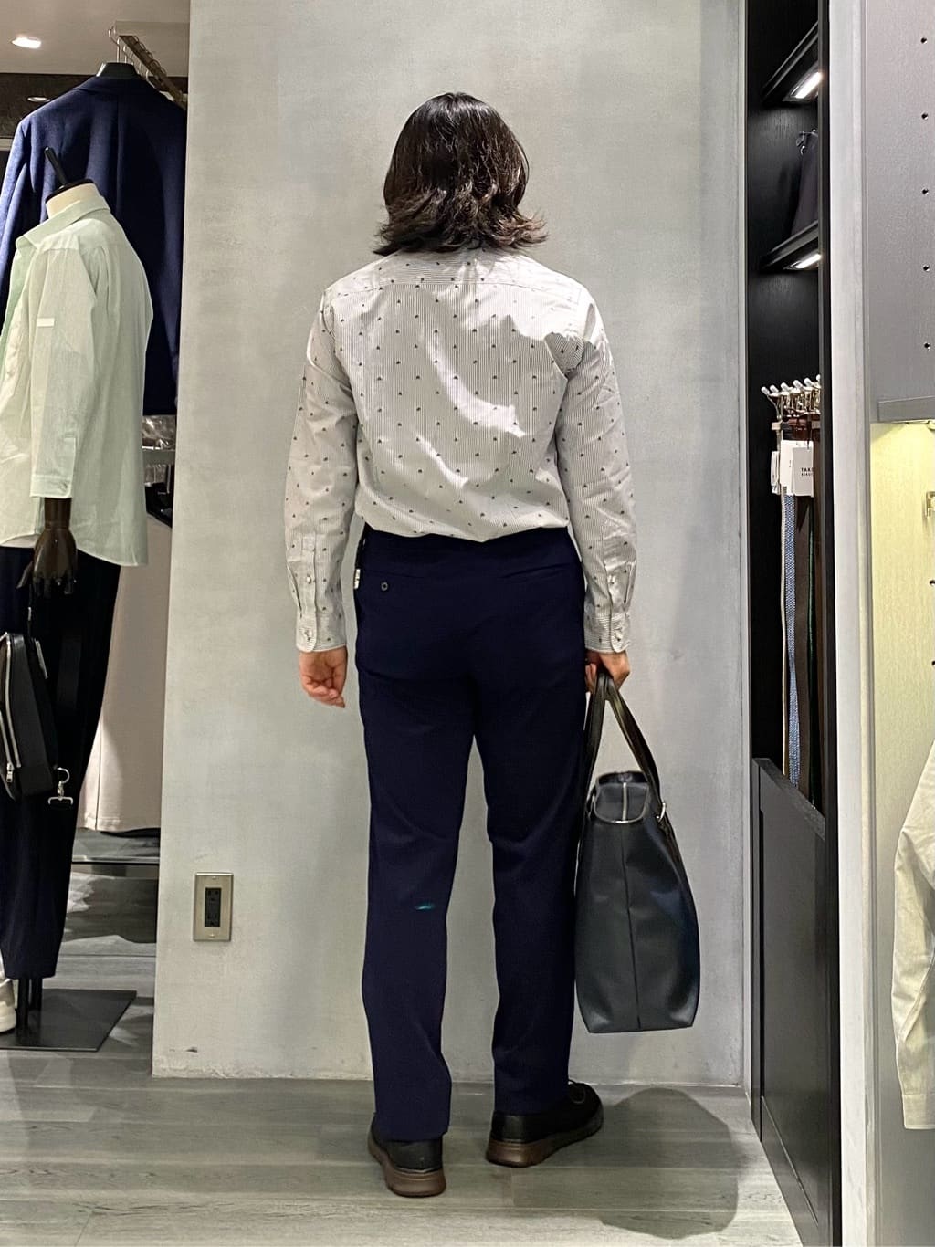 nishiさんの「TAKEO KIKUCHI｜ハットモチーフ ジャカード ストライプ シャツ」を使ったコーディネート