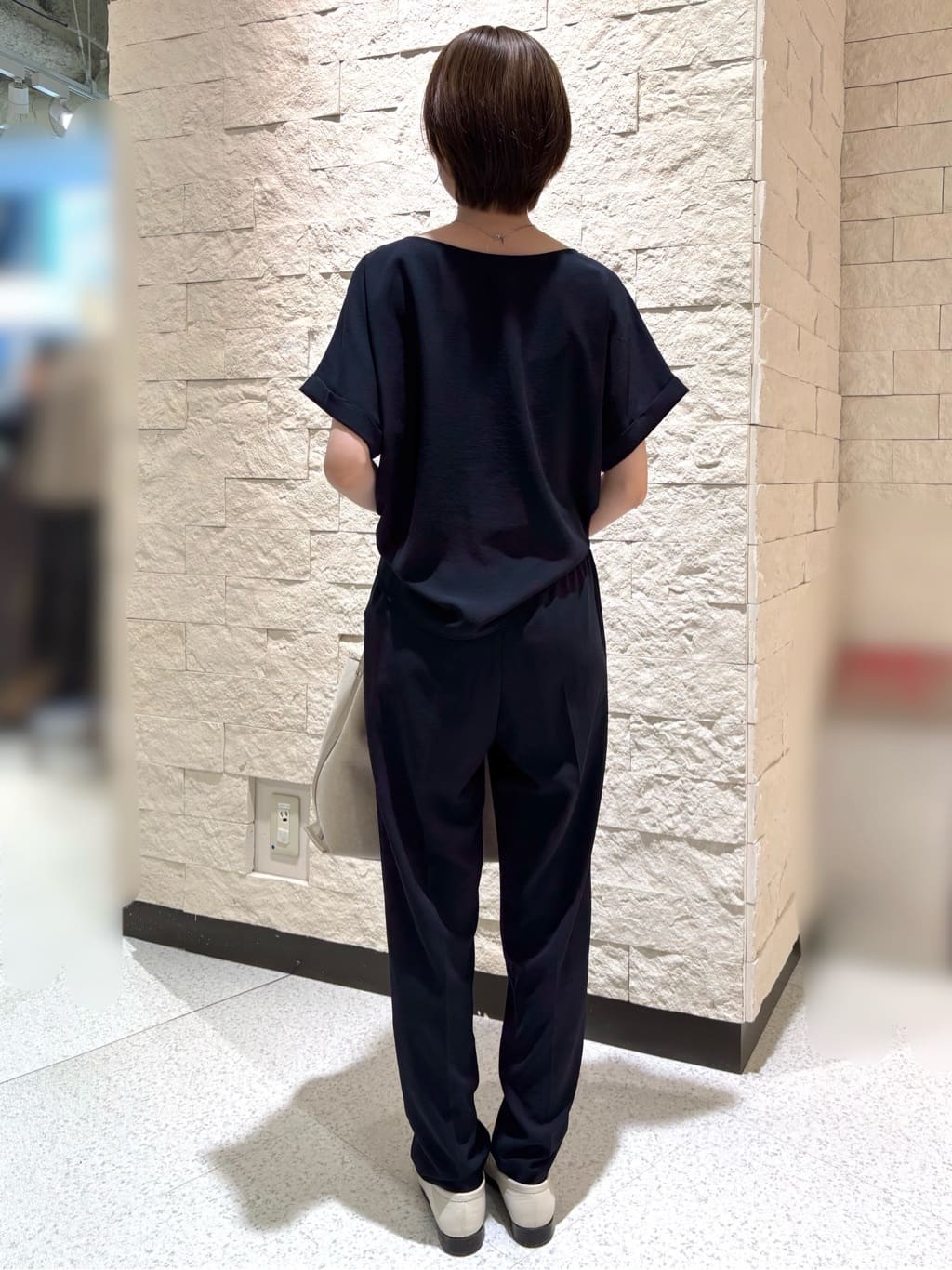 mioさんの「UNTITLED｜◆【セットアップ可能/接触冷感/イージーケア/ウエストゴム仕様】リラクミスト テーパードパンツ」を使ったコーディネート