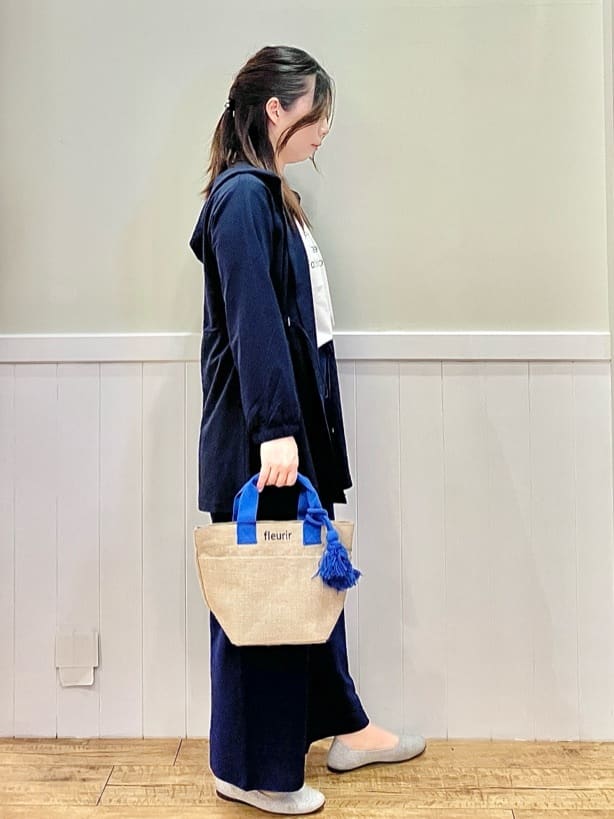 FUJIさんの「SHOO･LA･RUE｜◆【S-LL/ひんやり/UV】さっと羽織れる お尻が隠れるフード付きパーカ」を使ったコーディネート