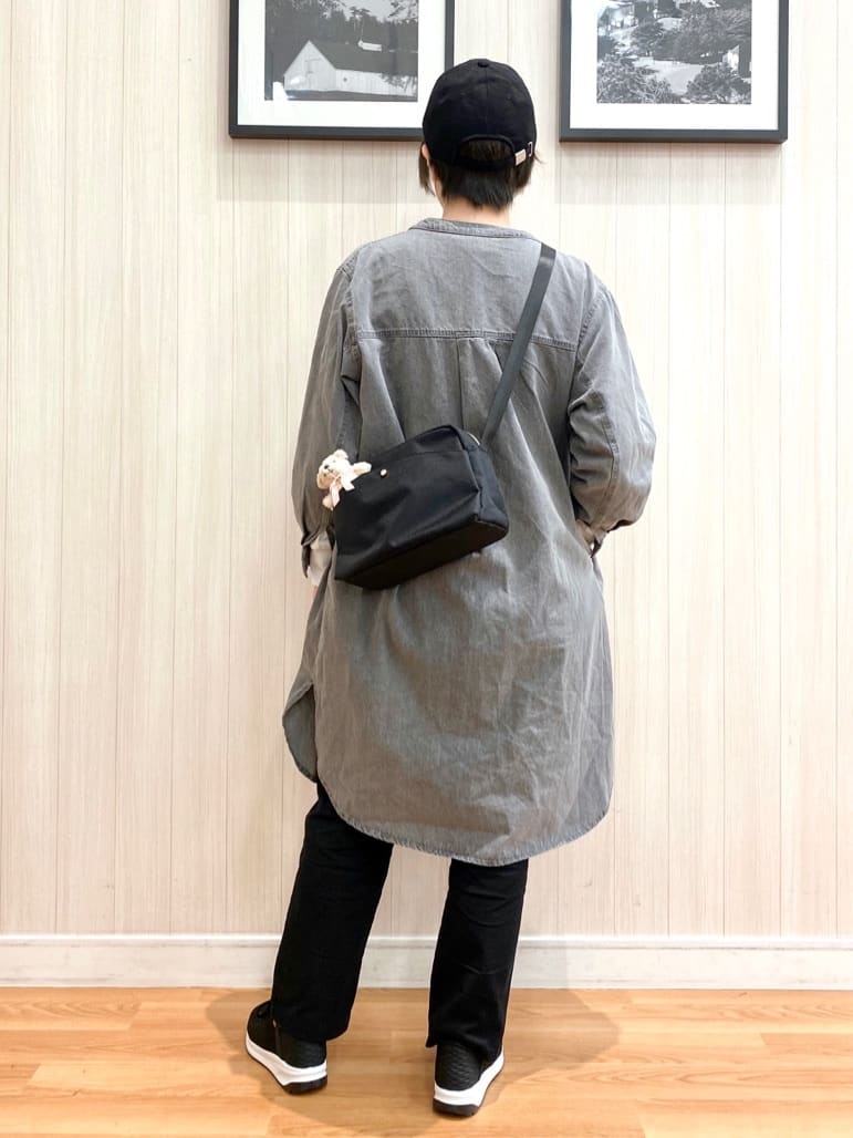 ユ（yu）さんの「SHOO･LA･RUE｜◆【洗える/体型カバー】デニム シャツワンピース」を使ったコーディネート