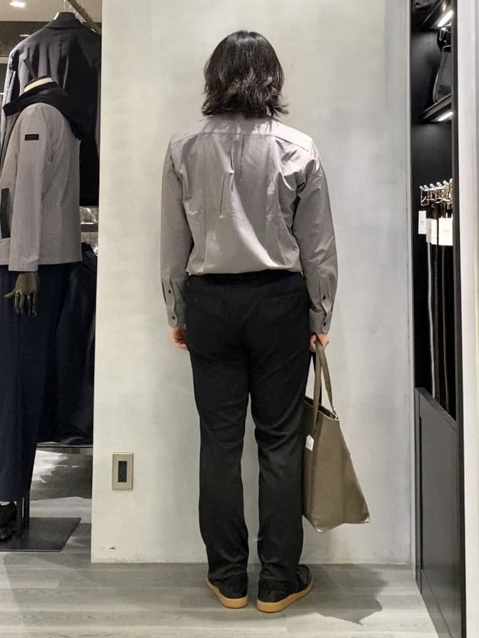 nishiさんの「TAKEO KIKUCHI｜【ONOFF対応】TRダブルニット ストレッチパンツ」を使ったコーディネート