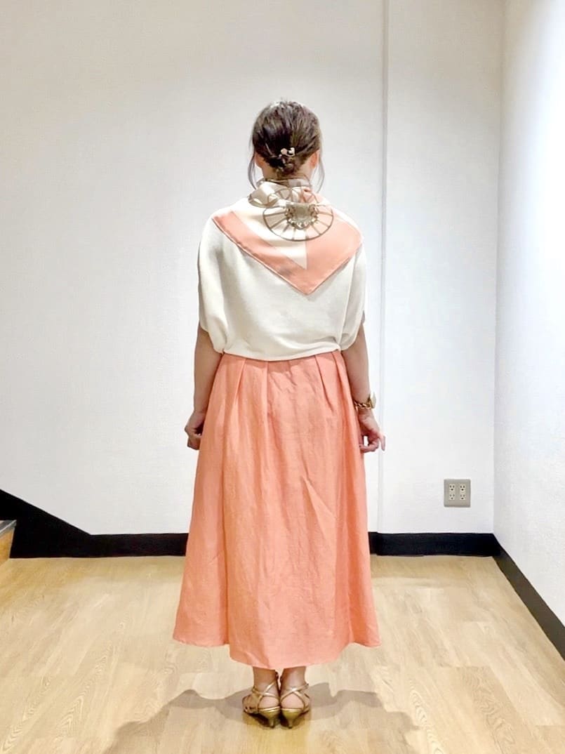 ʏᴜᴋɪᴋᴏさんの「UNTITLED｜【手洗い／88cm正方形】バイカラーハーネススカーフ」を使ったコーディネート